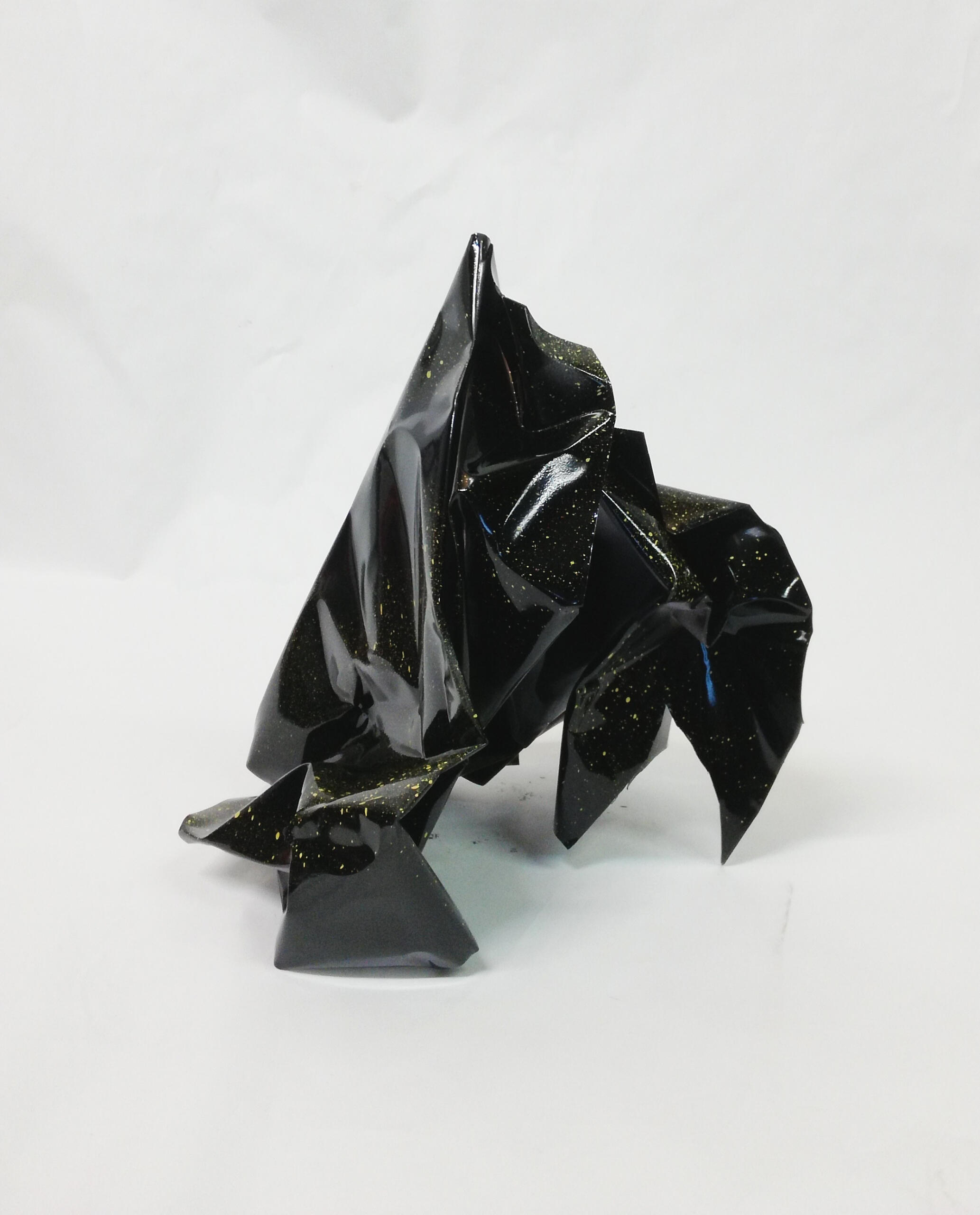 &quot;Untitled&quot; 2020 bent aluminum+spray paint 27,5x26,5x25cm